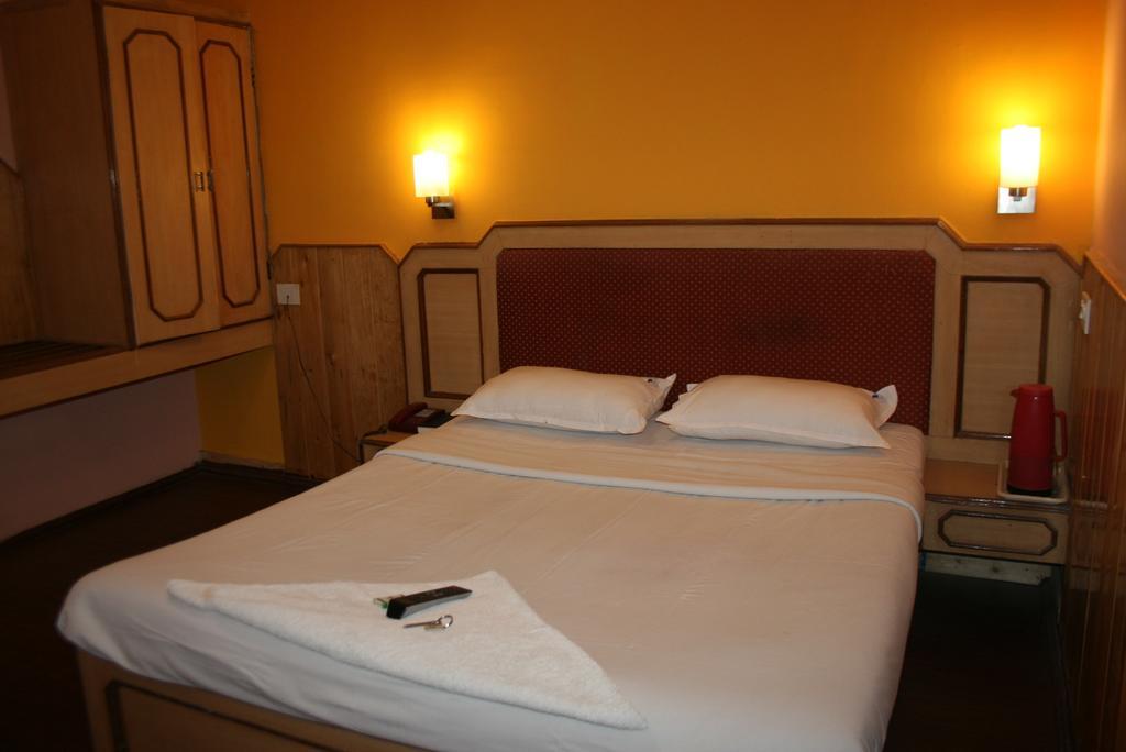 J'S Heritage Hotel Kullu Room photo